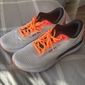 Brooks Ghost 16 Athletic Sneaker